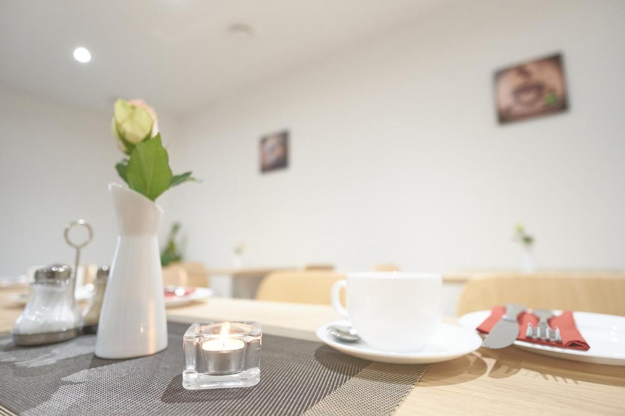Zur Friedenseiche Bed & Breakfast Aichach Exterior photo